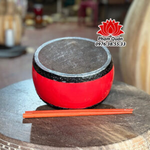 Mẫu trống màu đỏ