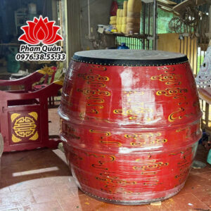 Trống Gỗ Lõi Mít Được Sơn Đỏ Vẽ Mây Kèm Giá Đầu Rồng Chữ Thợ
